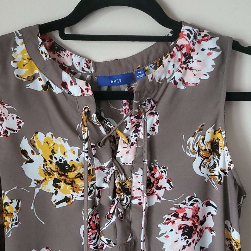 Top - Picture 2 of 3